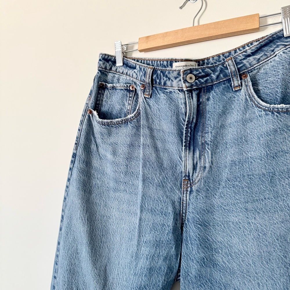 Abercrombie & Fitch Curve Love High Rise Loose Jean Size 14/32 - Picture 8 of 15